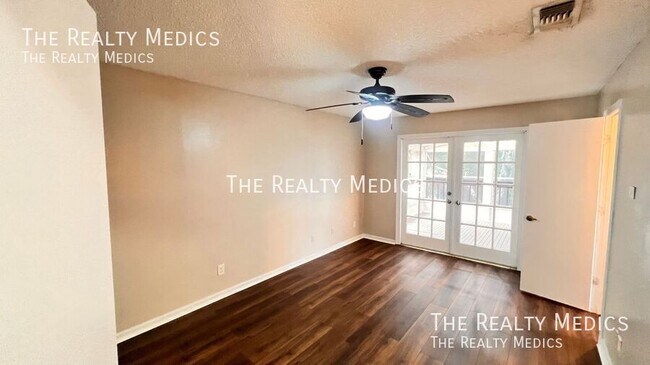 Building Photo - 10207 Comfort Cir