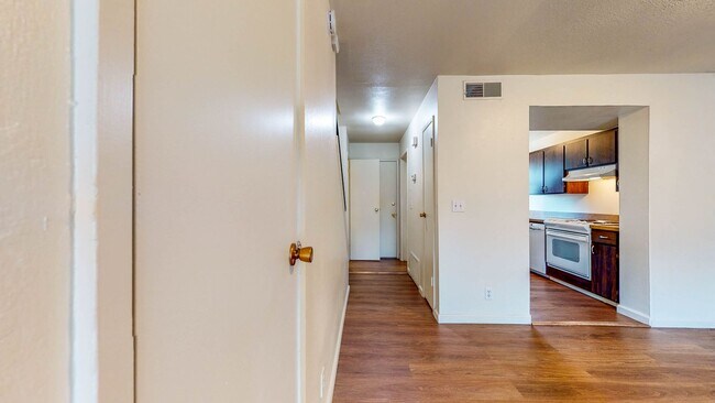 Building Photo - 562 Santa Alicia Dr
