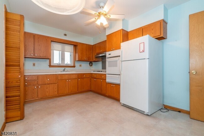 Building Photo - 300 Mitchell Ave