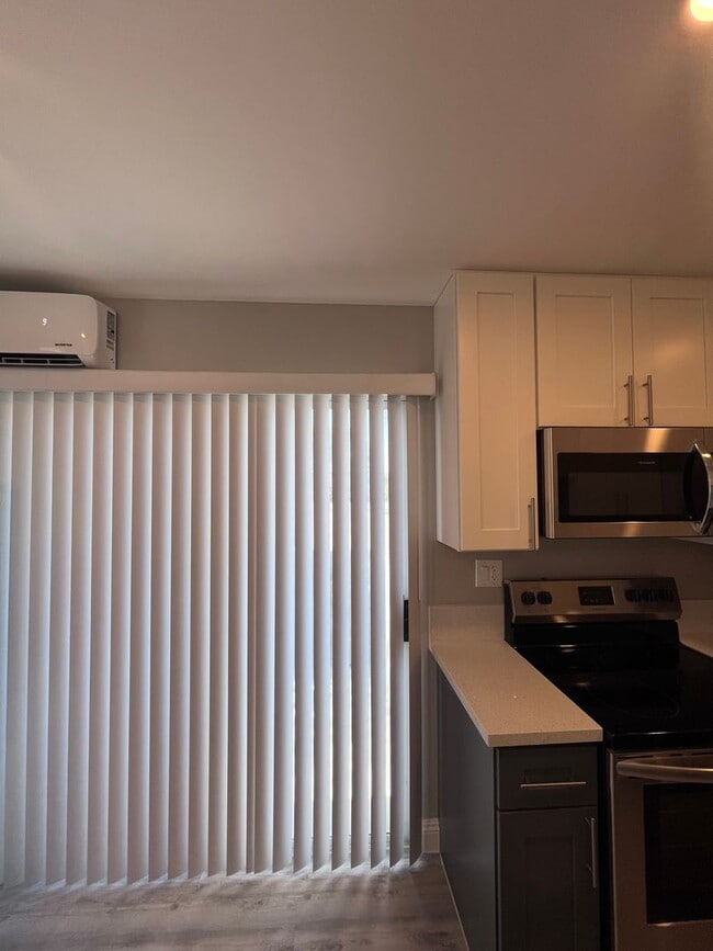 Building Photo - Beautifully Upgraded One Bedroom-One Bathroom Apartment in Talmadge