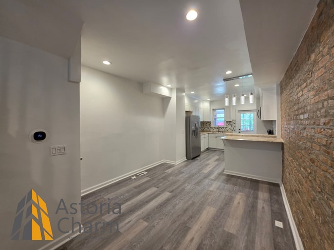 Building Photo - 3 Bedroom End Unit with Finished Basement and Fenced Yard on E 28th Street