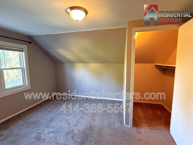 Building Photo - 2009 S 68th St