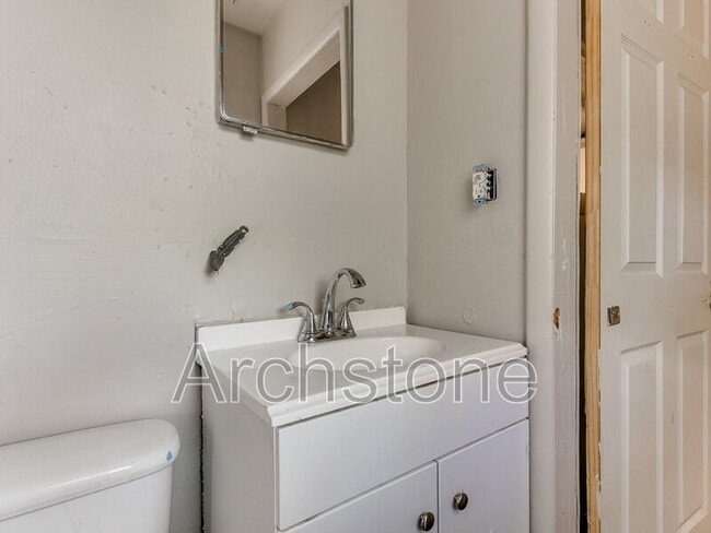 Building Photo - 527 E Boeing Dr