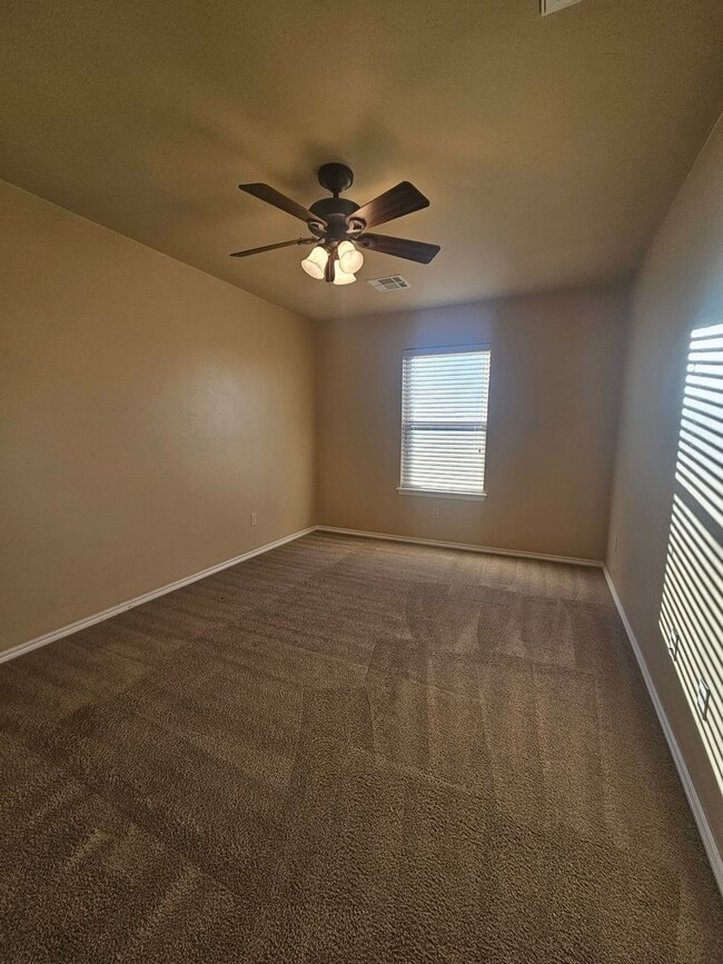 Building Photo - (4) Bed/(2) Bath in Winfield Addition OKC!