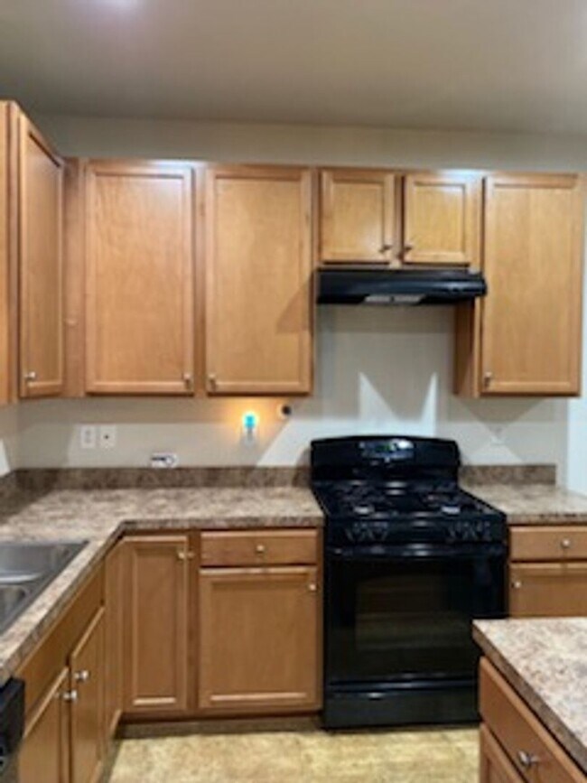 Building Photo - 3512 Frederick Dr