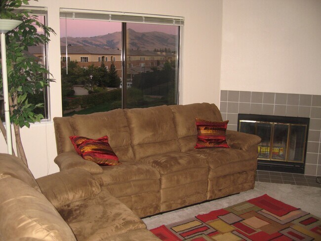 Building Photo - 39078 Guardino Dr