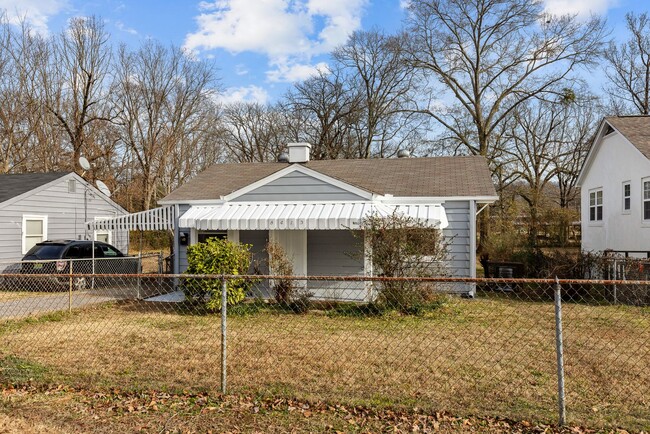 Building Photo - Newly Renovated 4 Bedroom 2 Bath Home with...