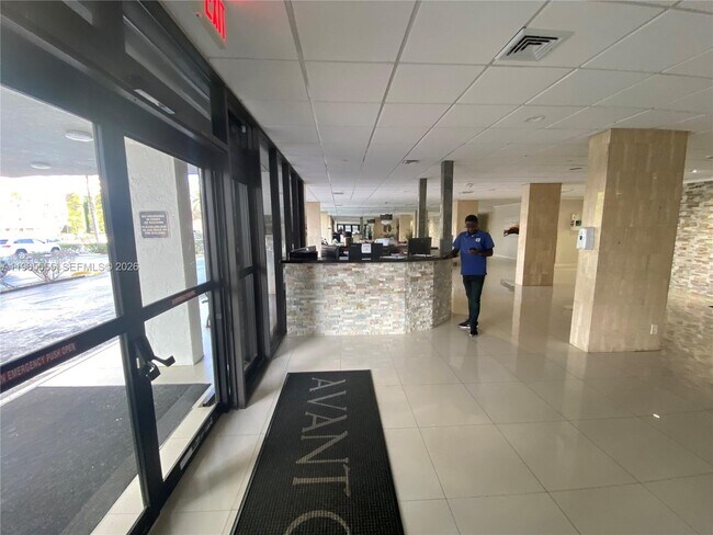 Building Photo - 2049 S Ocean Dr