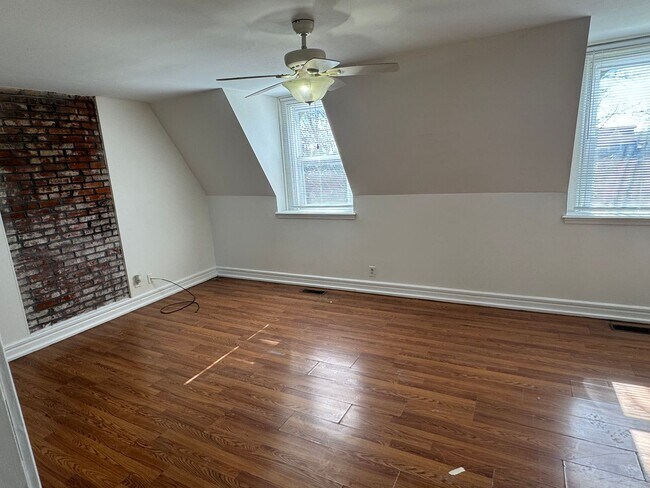 Building Photo - 2027 Russell Blvd