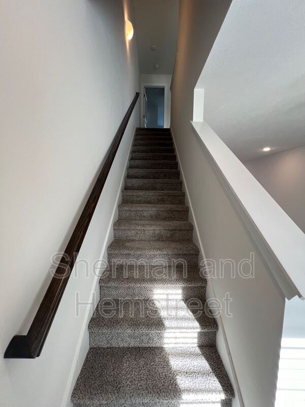 Building Photo - 5006 Mimosa Dr