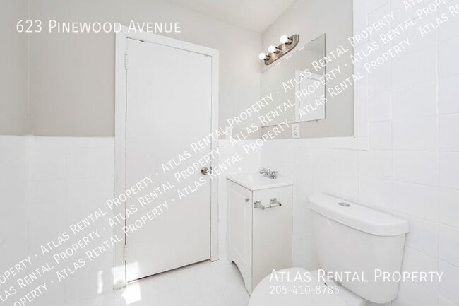 Building Photo - 623 Pinewood Ave