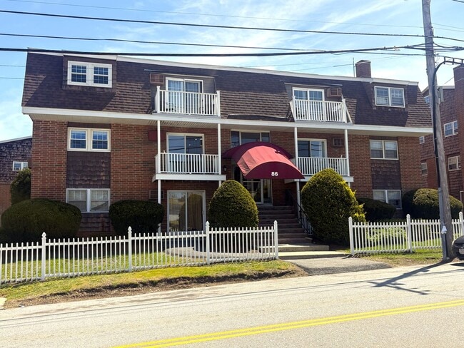 Building Photo - Reduced Rent +10% off 1st month's rent! Beautifully maintained 2 bedroom Condo on Andover/Lawrenc...