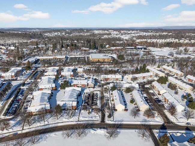 Building Photo - 12 Brook Dr