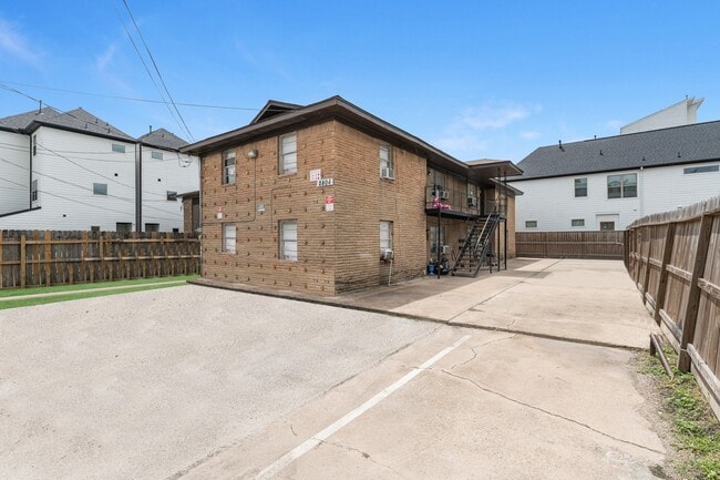 Primary Photo - 2806 Delano St