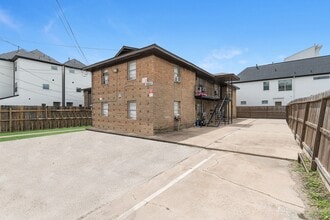 Building Photo - 2806 Delano St