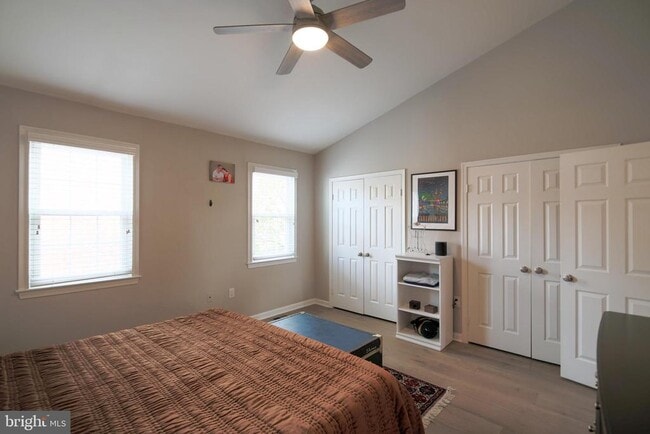 Building Photo - 332 S Alfred St