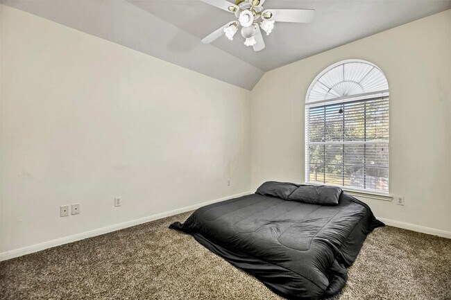 Building Photo - 1802 Whispering Forest Dr