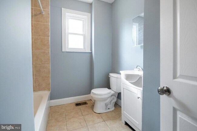 Building Photo - 851 S 57th St