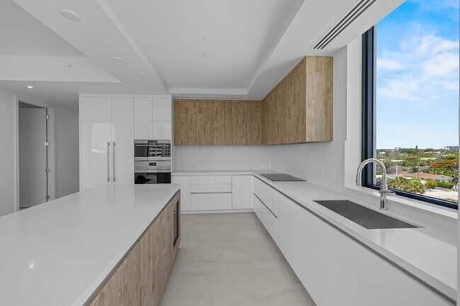Building Photo - 305 Briny Ave
