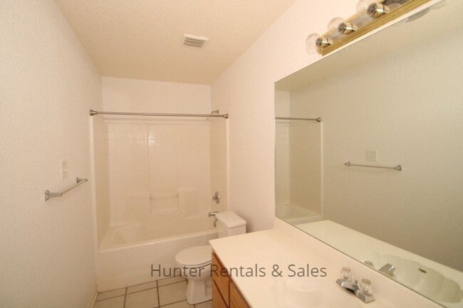 Building Photo - Thunder Creek Duplex