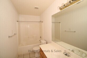 Building Photo - Thunder Creek Duplex
