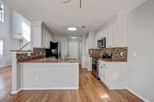 Building Photo - SINGLE FAMILY HOME- 3 Bedrooms 2.5 Baths