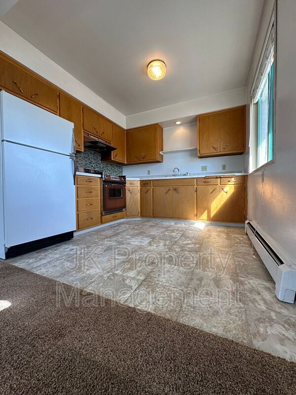 Building Photo - 23 11th St S