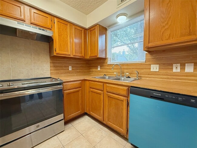 Building Photo - 22903 Cabanna Rd