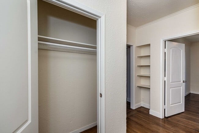 Building Photo - UPDATED, Spacious 1BR! DECK! STAINLESS APPLIANCES! HARDWOOD!