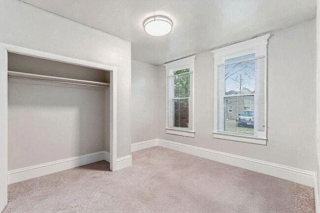 Building Photo - 196 W 8th Ave