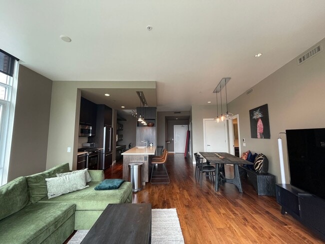 Building Photo - Incredible 1Bd/1Ba Fully Furnished Condo in the Pearl!!!! Corner Unit with Spectacular Views & Ga...
