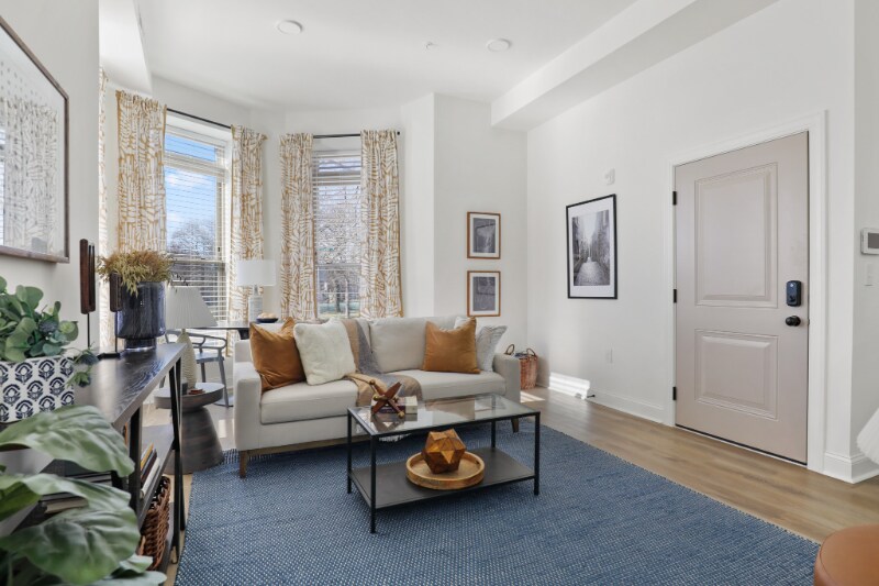 Building Photo - 2201 Brookfield Ave