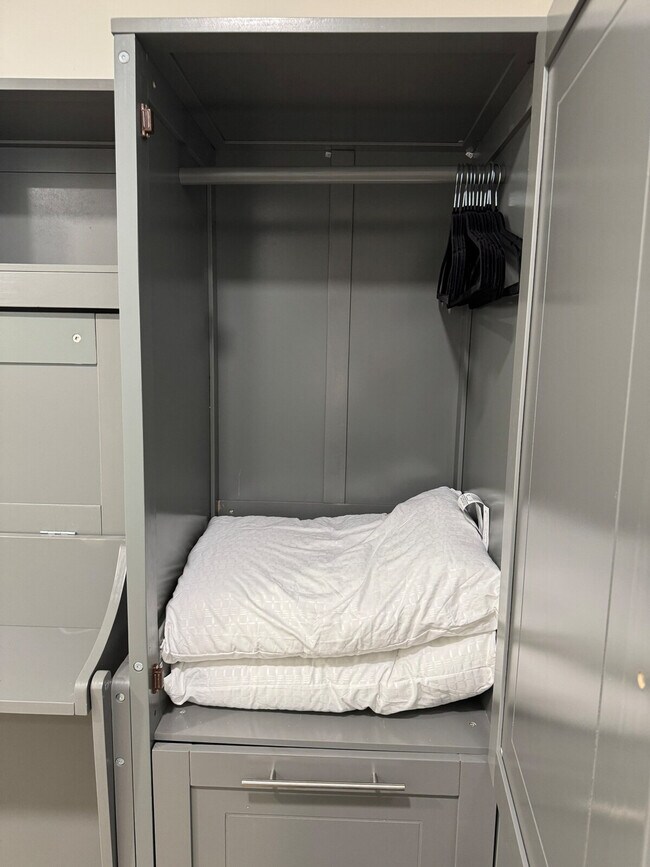 Building Photo - 240 Norgrove Ave