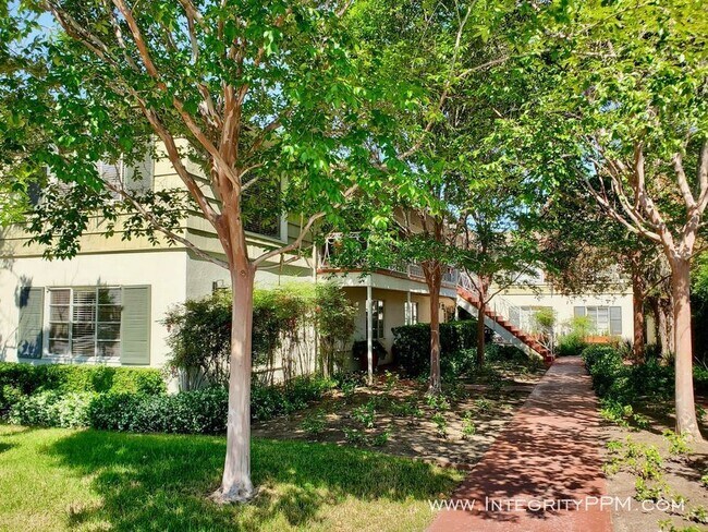 Building Photo - 5057 Marlborough Dr