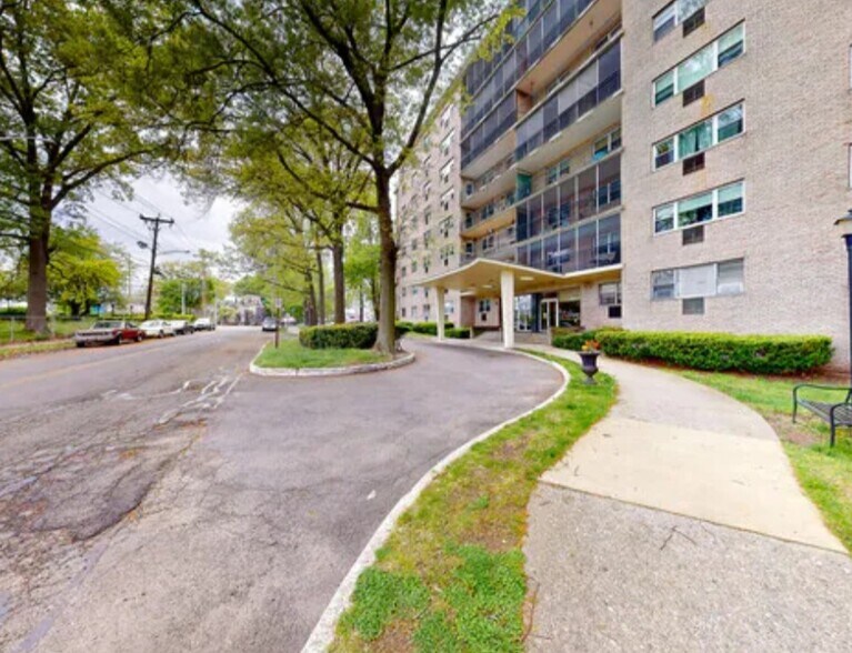 Building Photo - 25 Cartright St