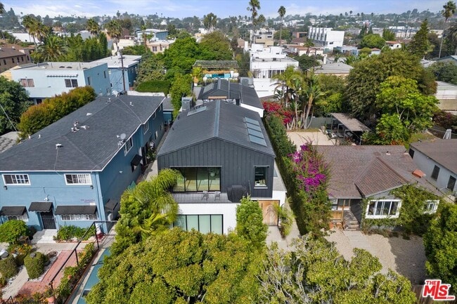 Building Photo - 627 Sunset Ave