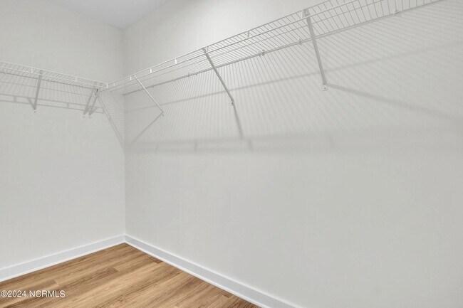 Building Photo - 7028 Crew Dr