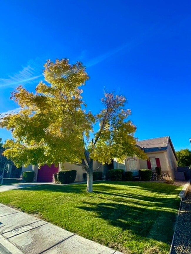 Building Photo - *WONDERFUL SINGLE STORY HOME IN GREEN VALLEY RANCH GATED COMMUNITY!!**