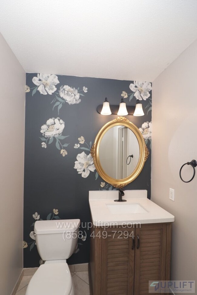 Building Photo - 3 Bedroom 2.5 Townhome A MUST SEE!!