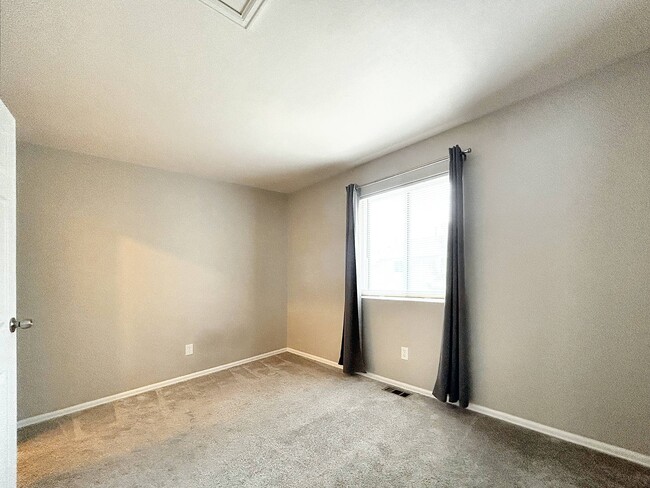 Building Photo - 5314 Solar Ridge Dr