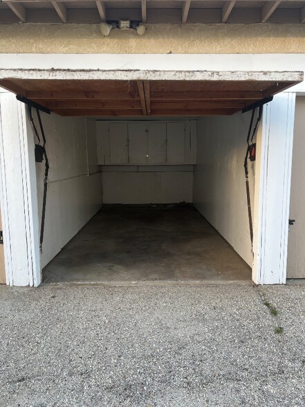 Building Photo - 350 Brown St