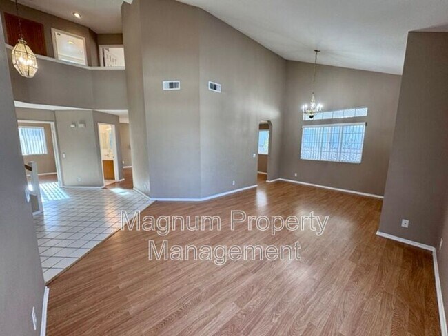 Building Photo - 40475 Crystal Aire Ct