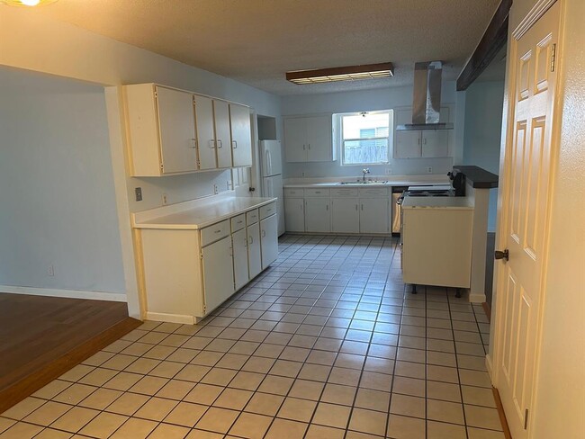 Building Photo - 7504 Northcrest Blvd
