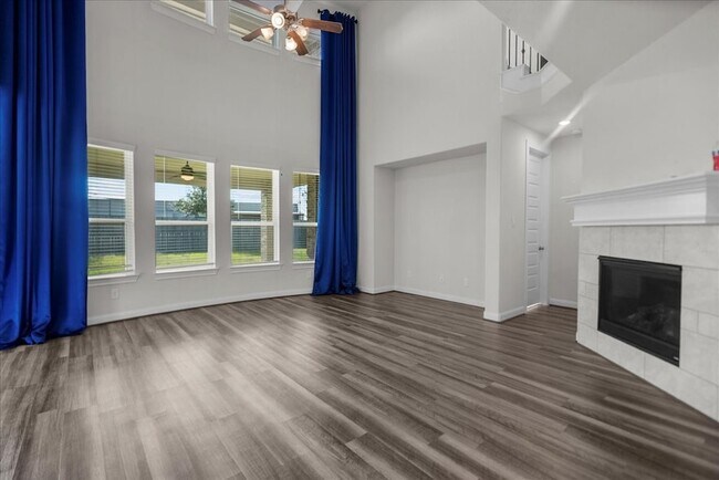 Building Photo - 13814 Russell Ct