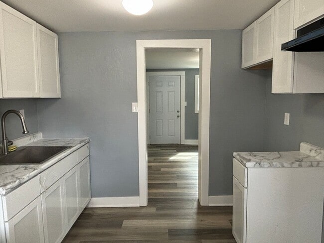 Building Photo - 1309 W Pruitt St