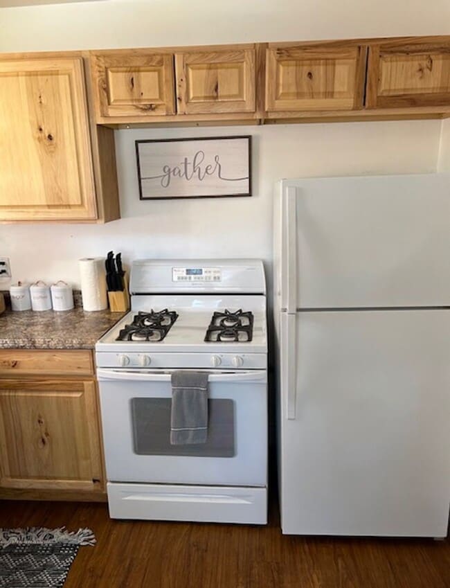Building Photo - Charming 2 Bed, 1 Bath Home with Fenced Yard & Garage – Prime Location!