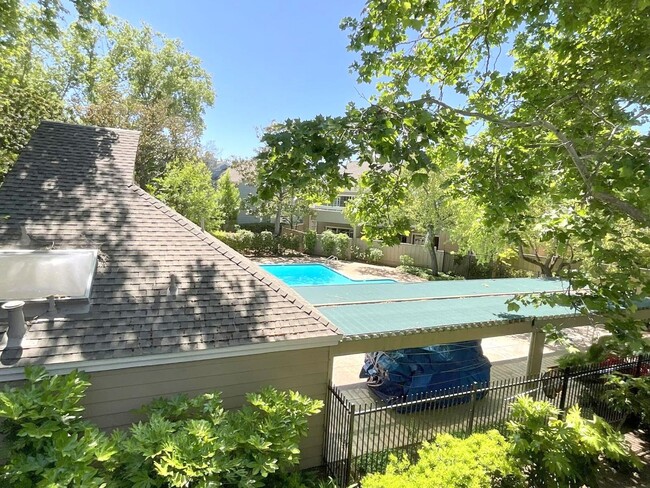 Building Photo - Wonderful Townhome In Walnut Creek Near He...