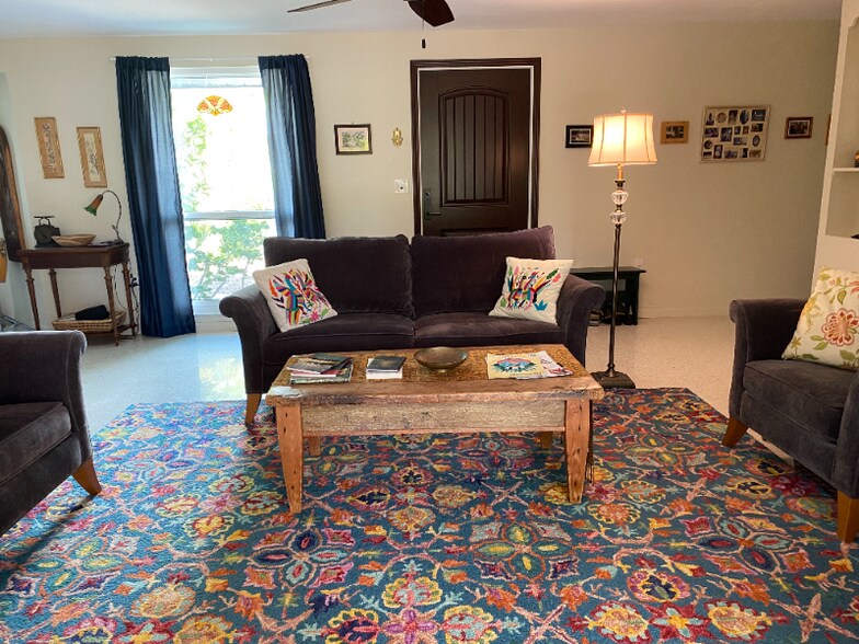 Building Photo - 1620 Manor Rd