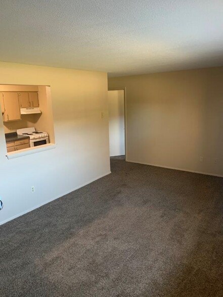 Building Photo - 2647 Eastgate Rd