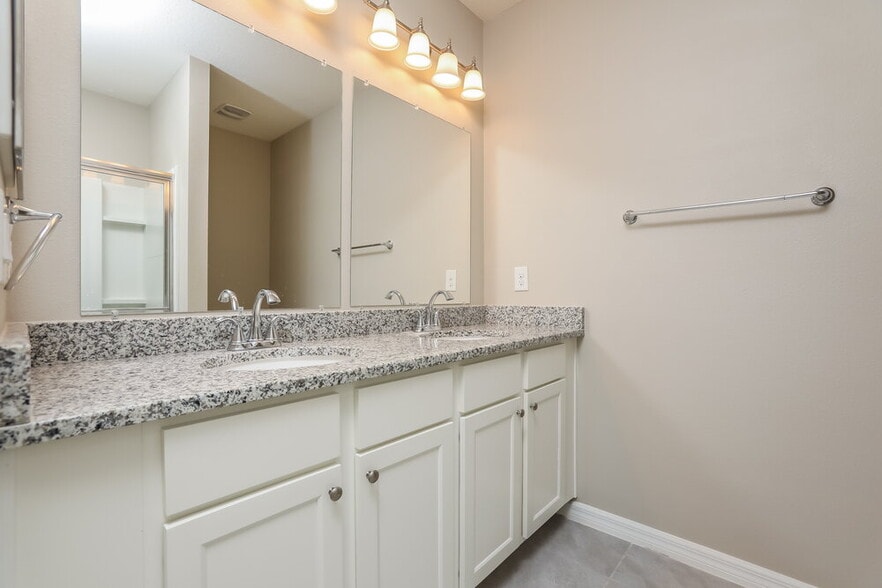 Building Photo - 3928 Silverstream Terrace